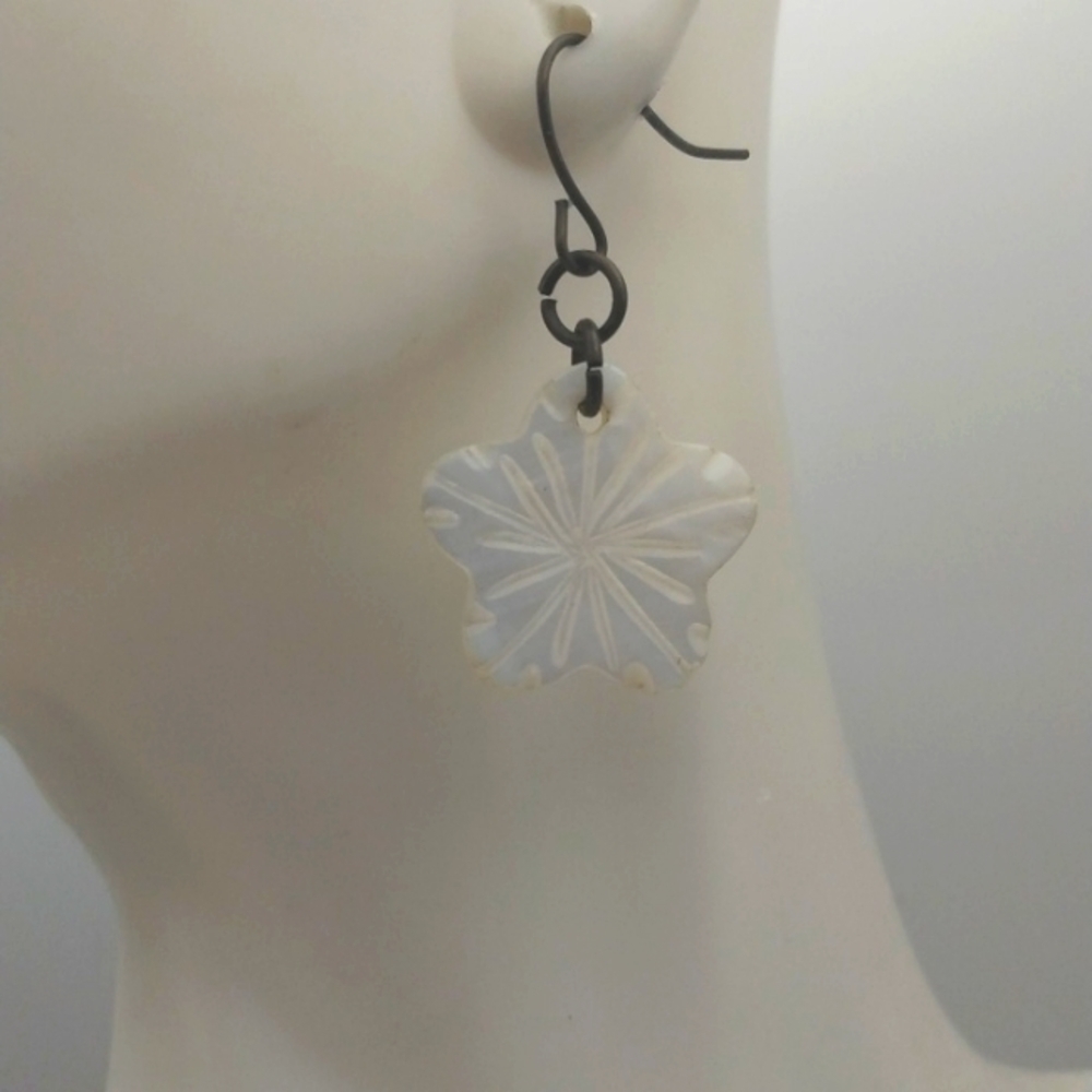 Mother of pearl carved magnolia earrings E137